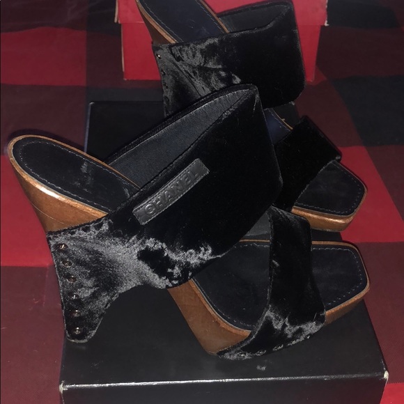 Chanel - Picture 2 of 9